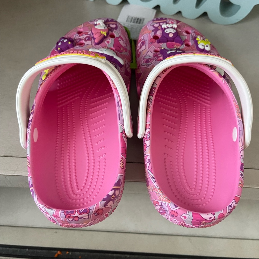 Hello Kitty Crocs - Picture 2 of 8